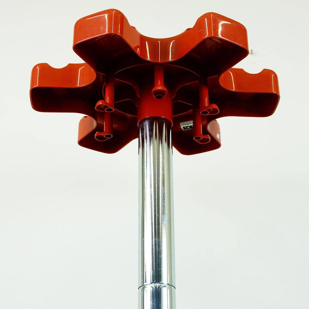 Porte-manteau rouge en plastique et chrome VIP par Lucci et Orlandini pour Velca Italie