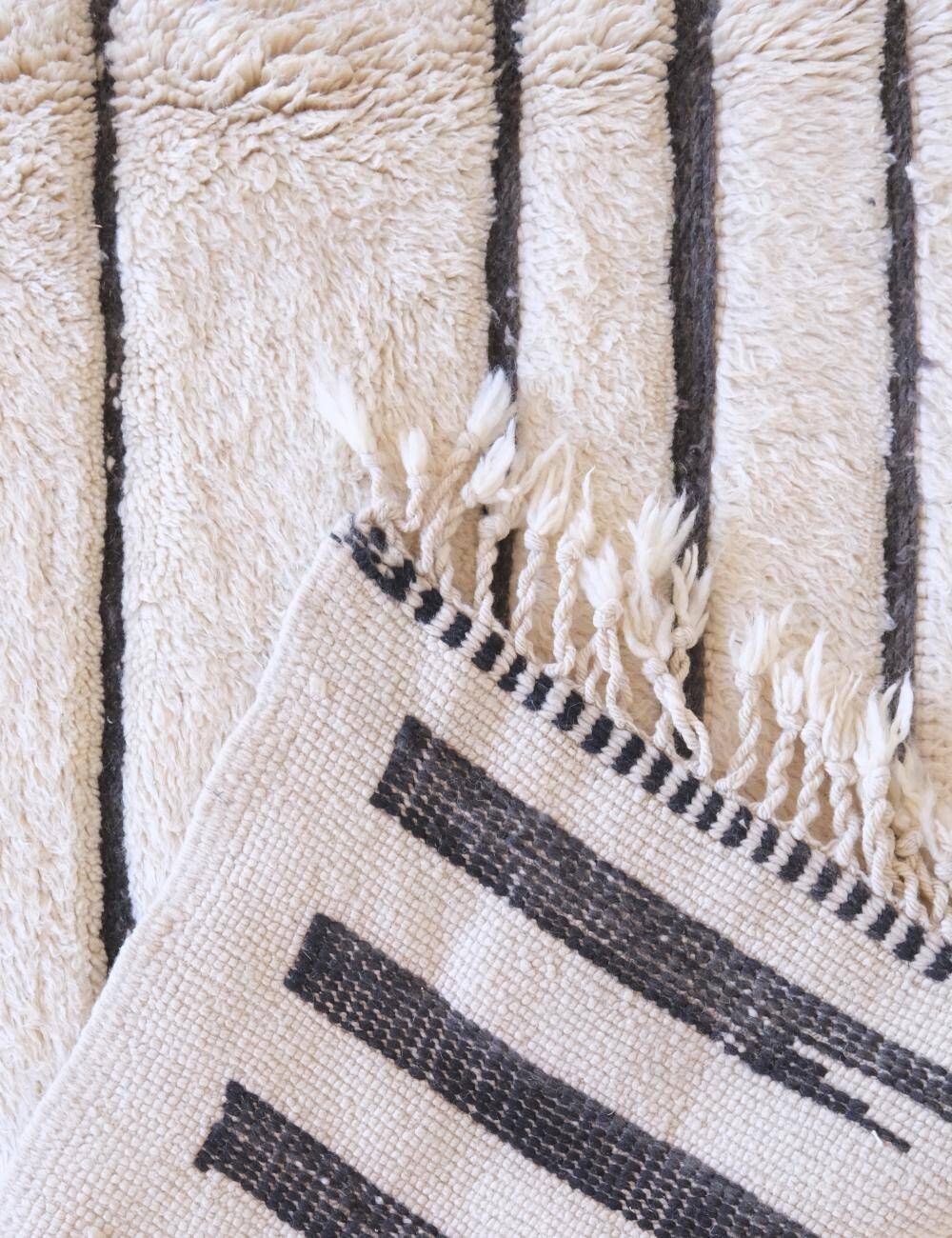 Contemporary Beni M'Rirt Rug - 330 x 234 cm