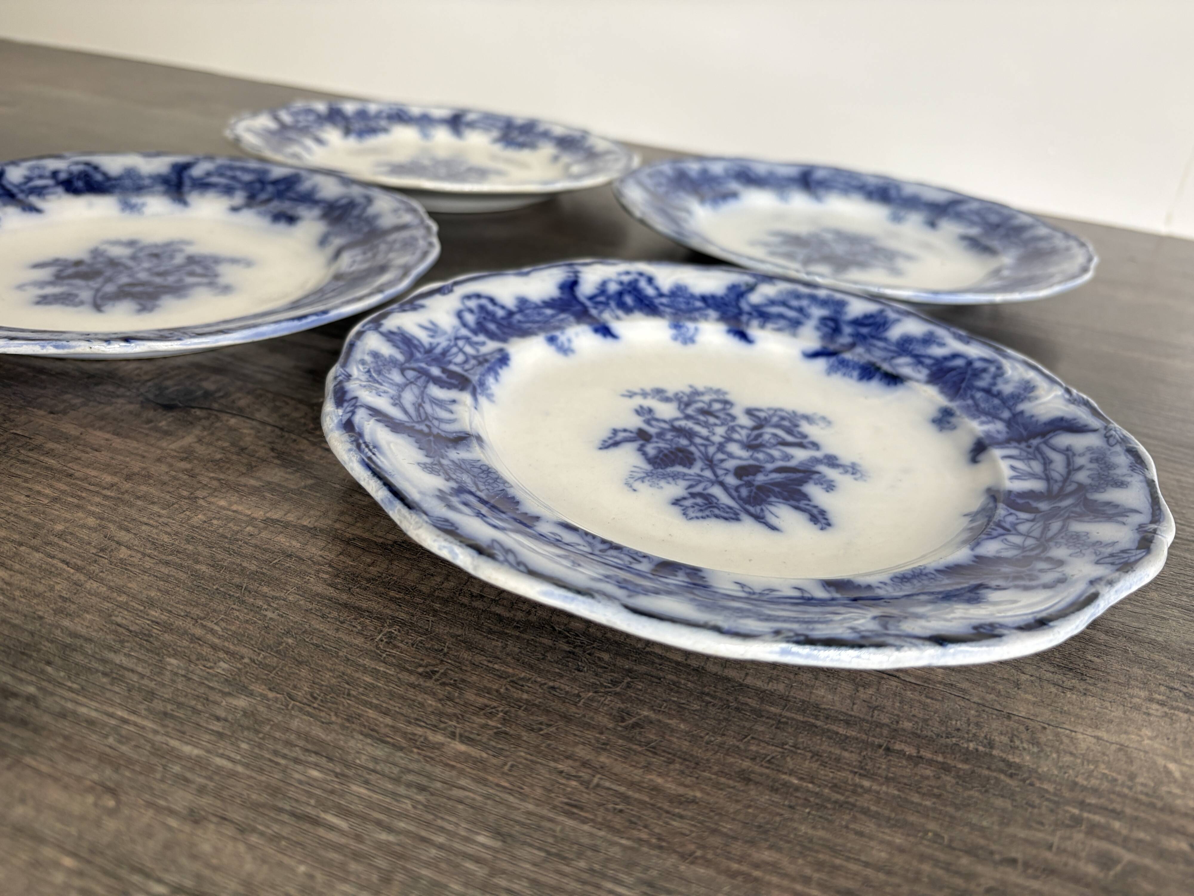 4 assiettes à dessert anciennes Boch Frères Keramis