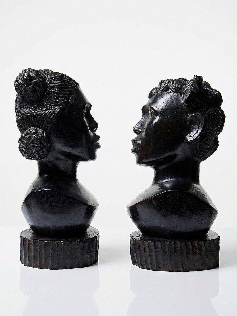 Couple of Malagasy busts in dark exotic wood, carved, craftsmanship from the 1940s to 1970s.
