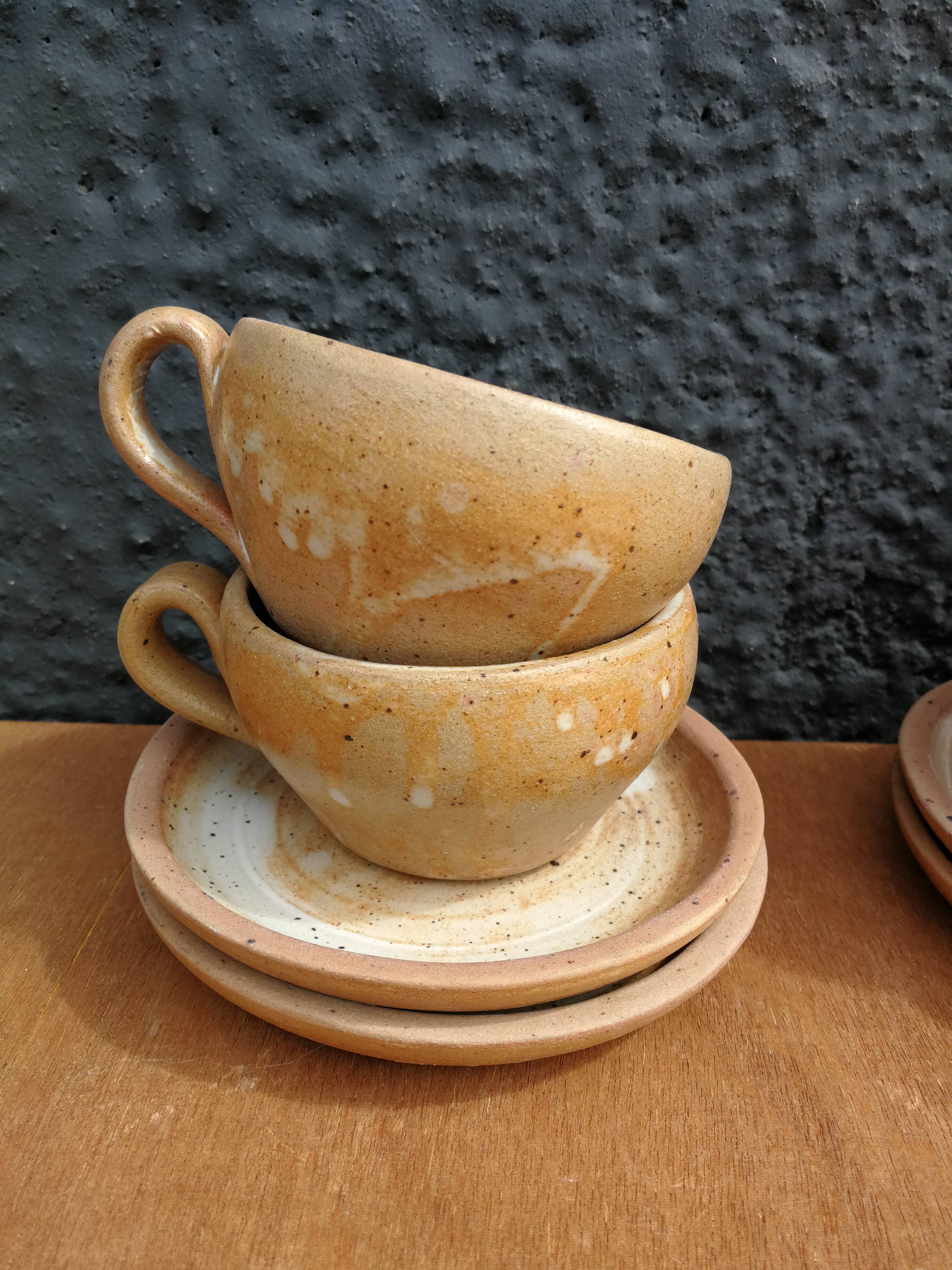 Set of 4 coffee/tea cups and saucers