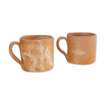 2 stoneware coffee cups