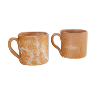 2 stoneware coffee cups