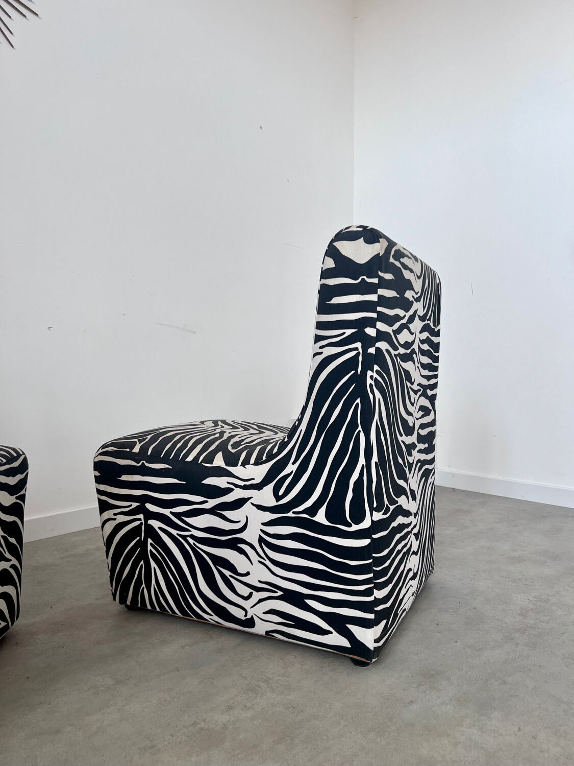 Lot 2 armchairs heating vintage zebra / design 70s