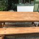 Table de ferme et deux bancs en chêne massif