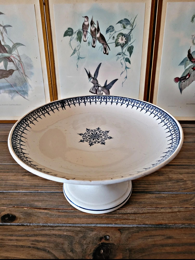 Saint Amand blue iron earth compote, Arabesque decoration, early 1900s.