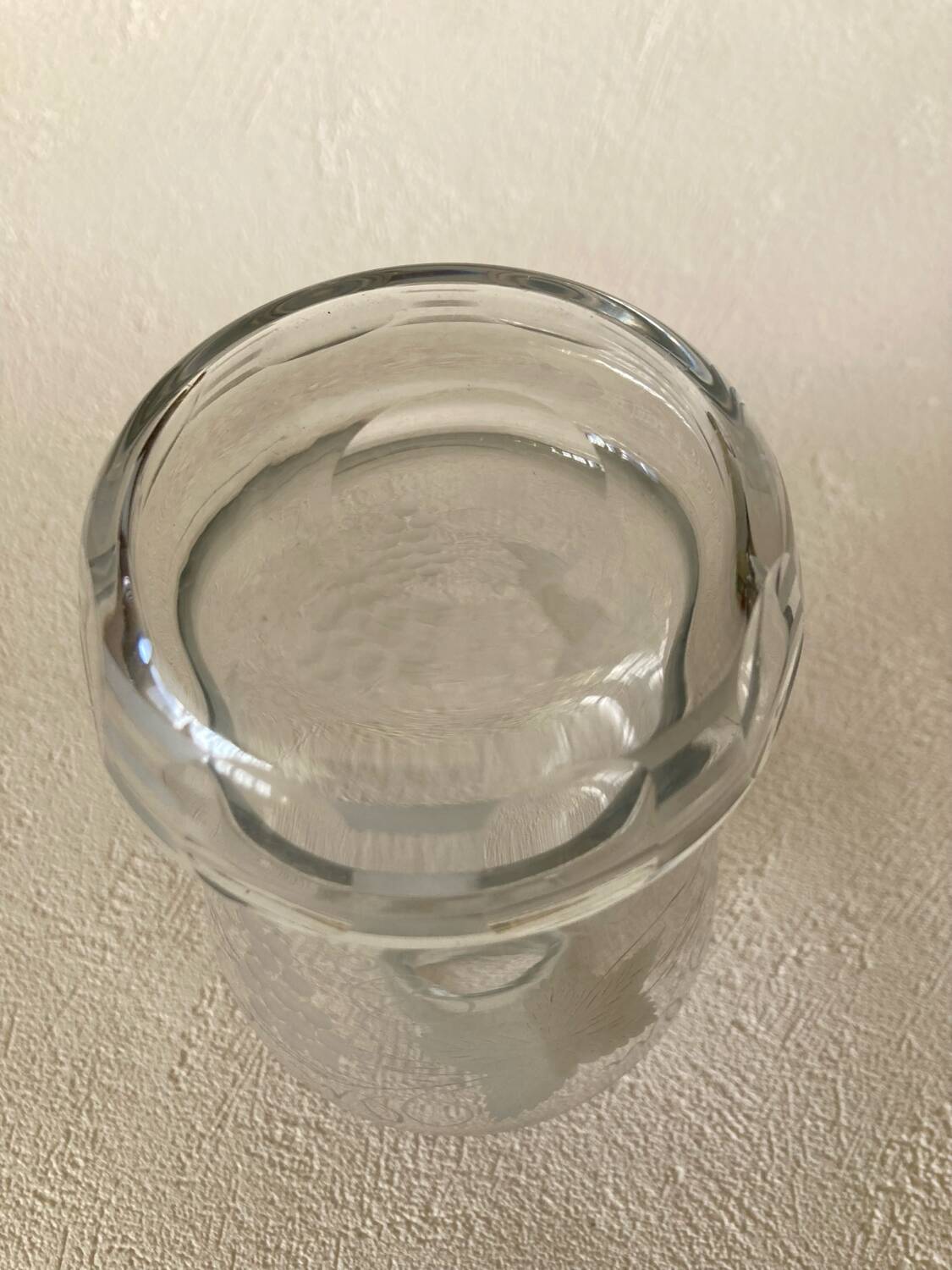 Small carafe in blown cut glass with engraved decoration of vine leaves and grapes, threaded stopper