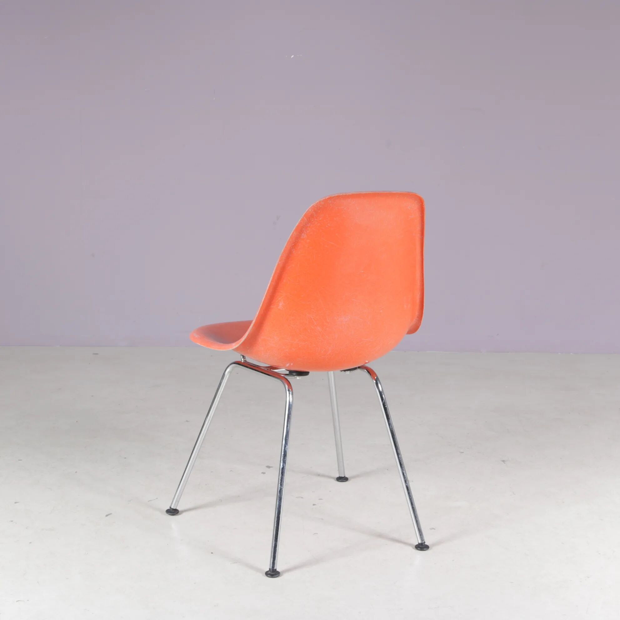 Chaises de salle à manger des années 1960 en fibre de verre orange / Charles & Ray Eames / Herman Miller, États-Unis