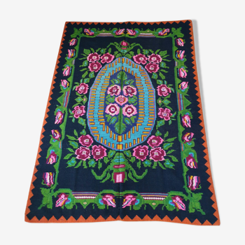 Floral handwoven green and fuchsia rug, made in wool, bohemian design 170x232cm