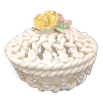 Corbeille tressée en porcelaine