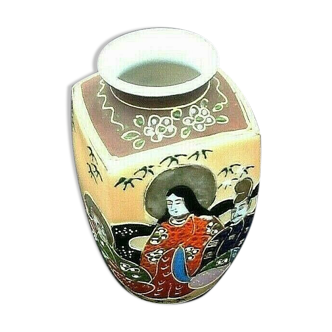 Fine porcelain vase from Japan