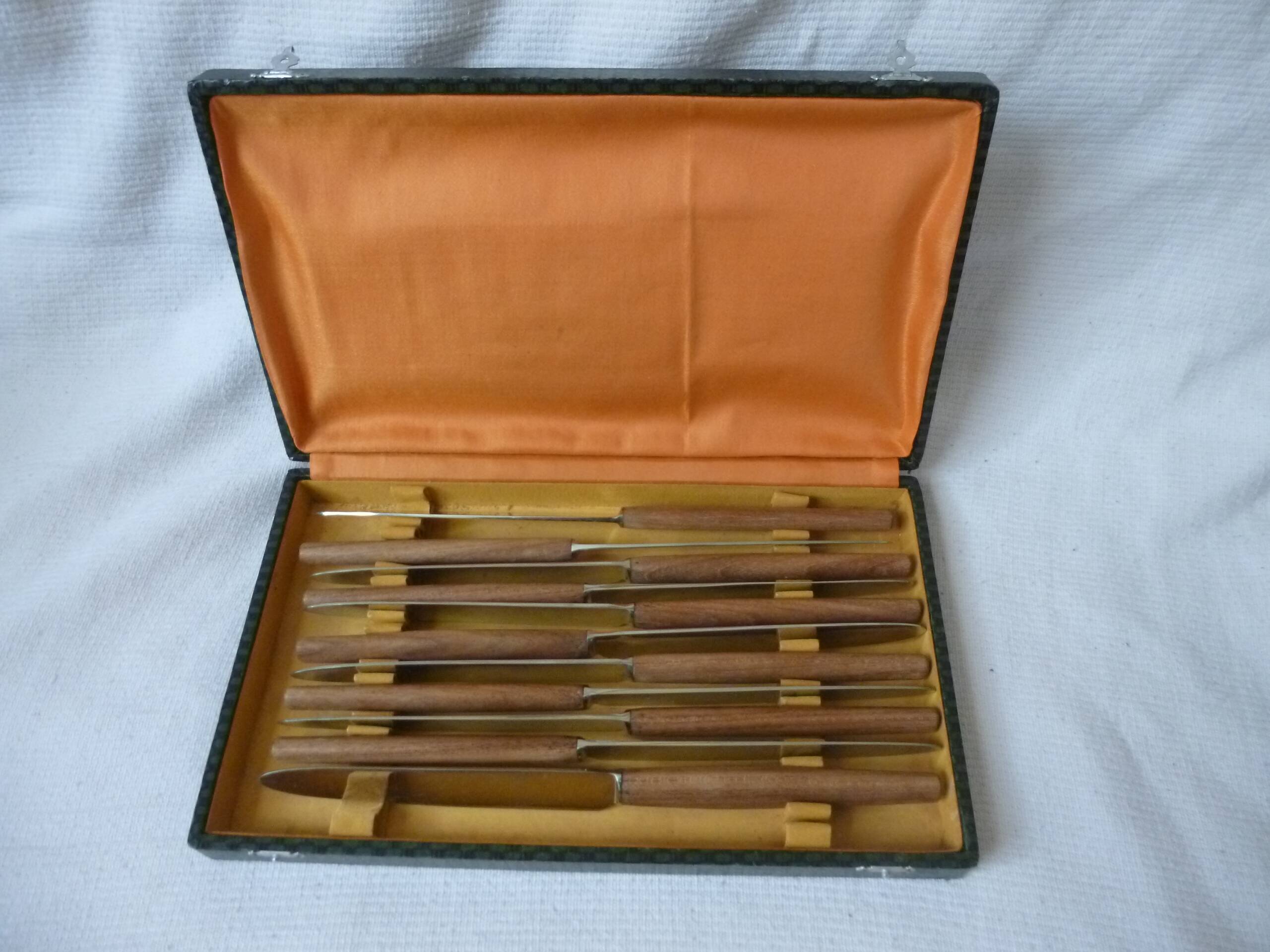 Box of 11 stainless steel and wood knives