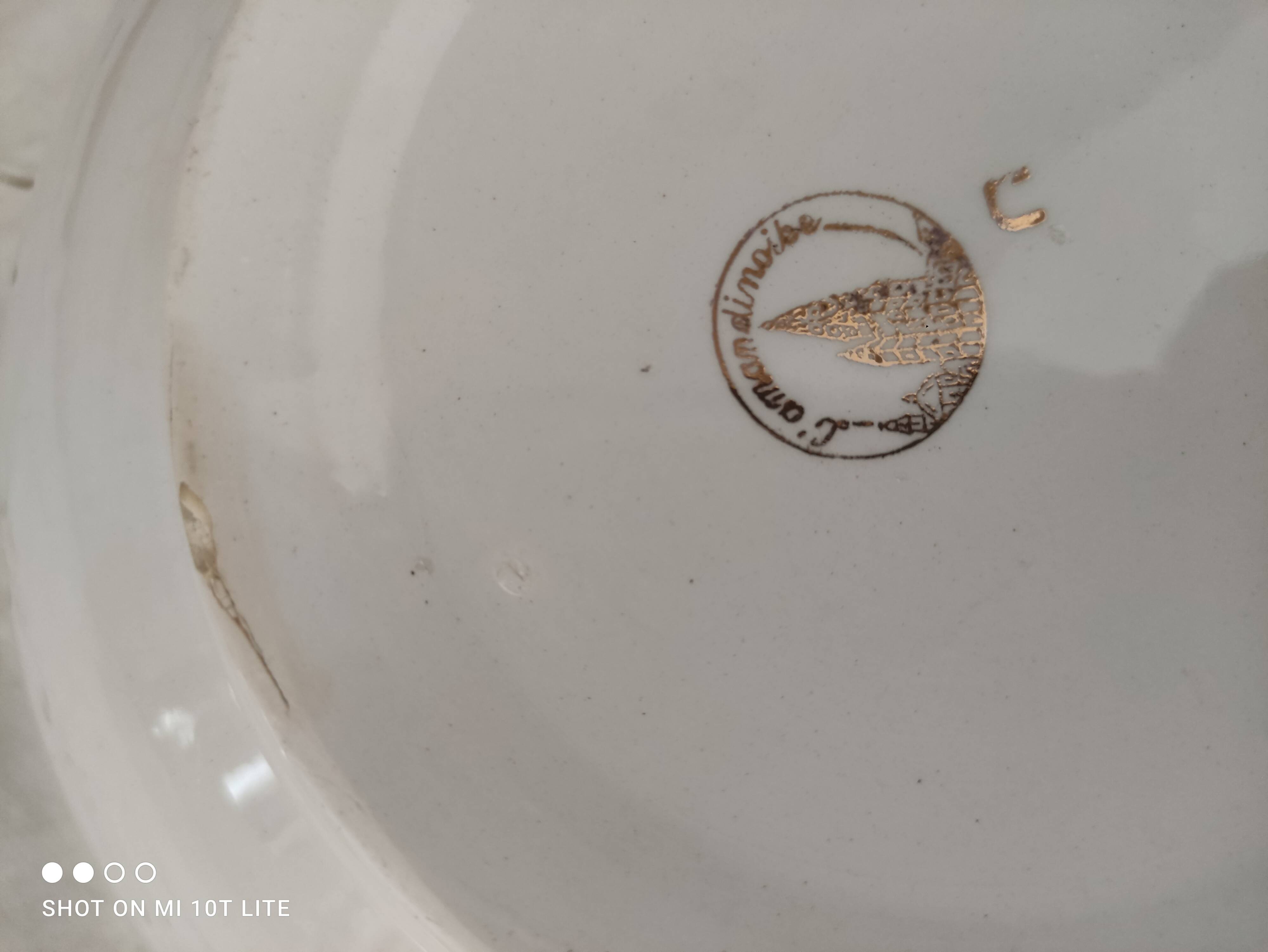 Aqua green salad bowl with golden frieze L'Amandinoise