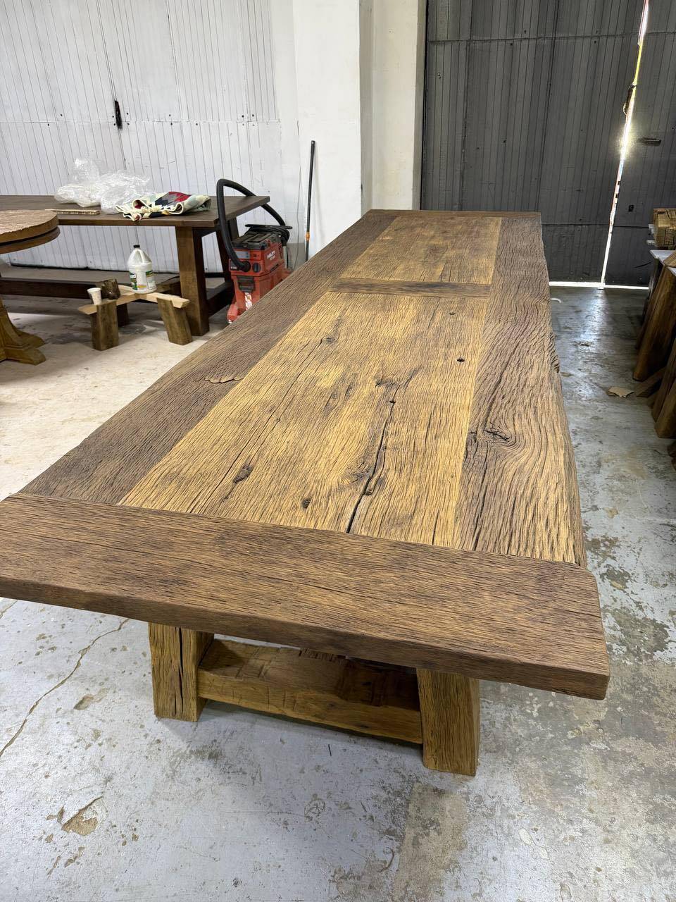 Solid oak table in Provençal style