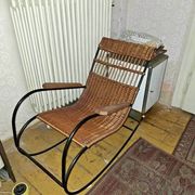 Fauteuil à bascule moderne en osier et acier, années 1960