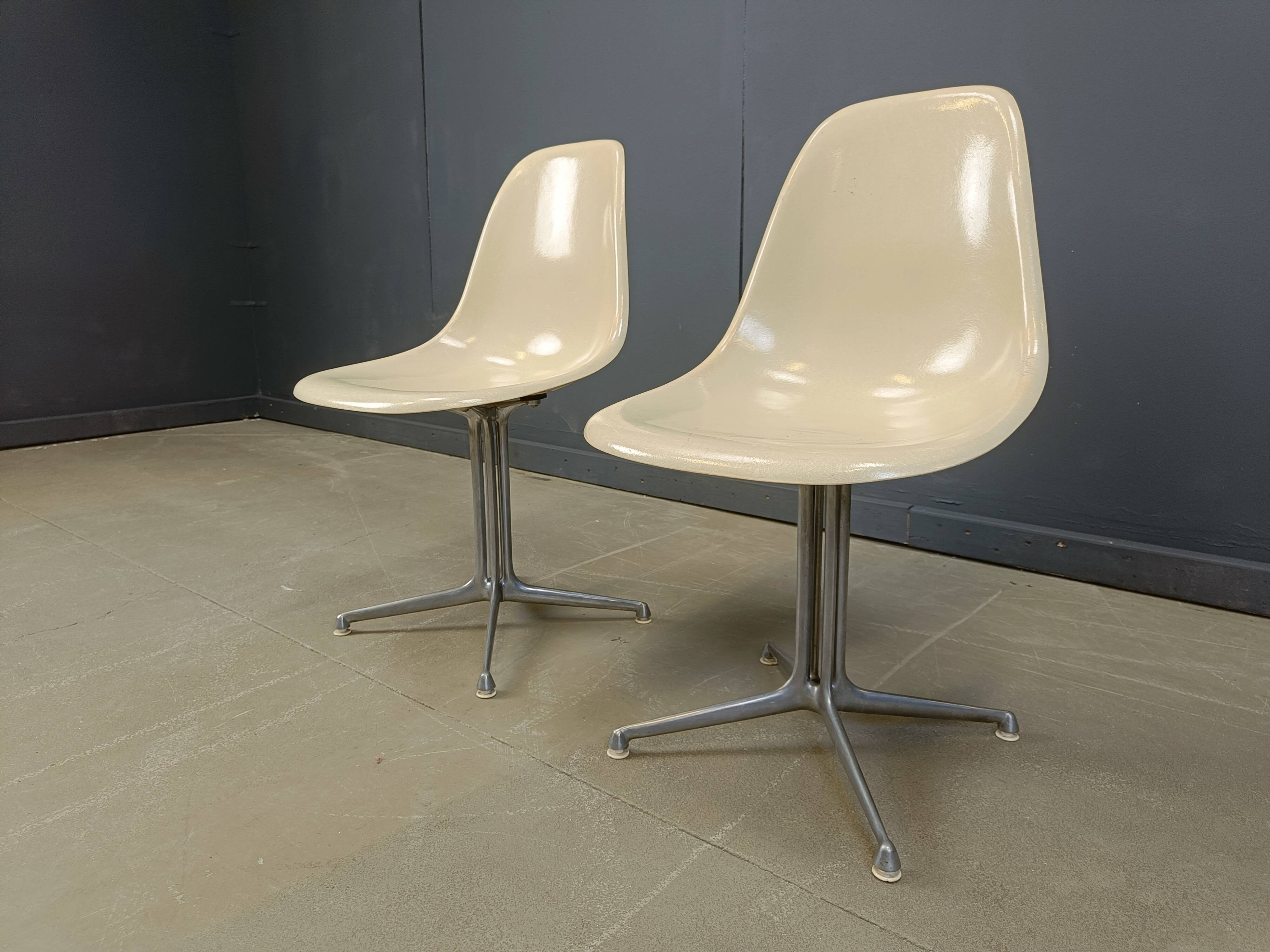 Chaises Eames La Fonda par Herman Miller, ensemble de 2 années 1960