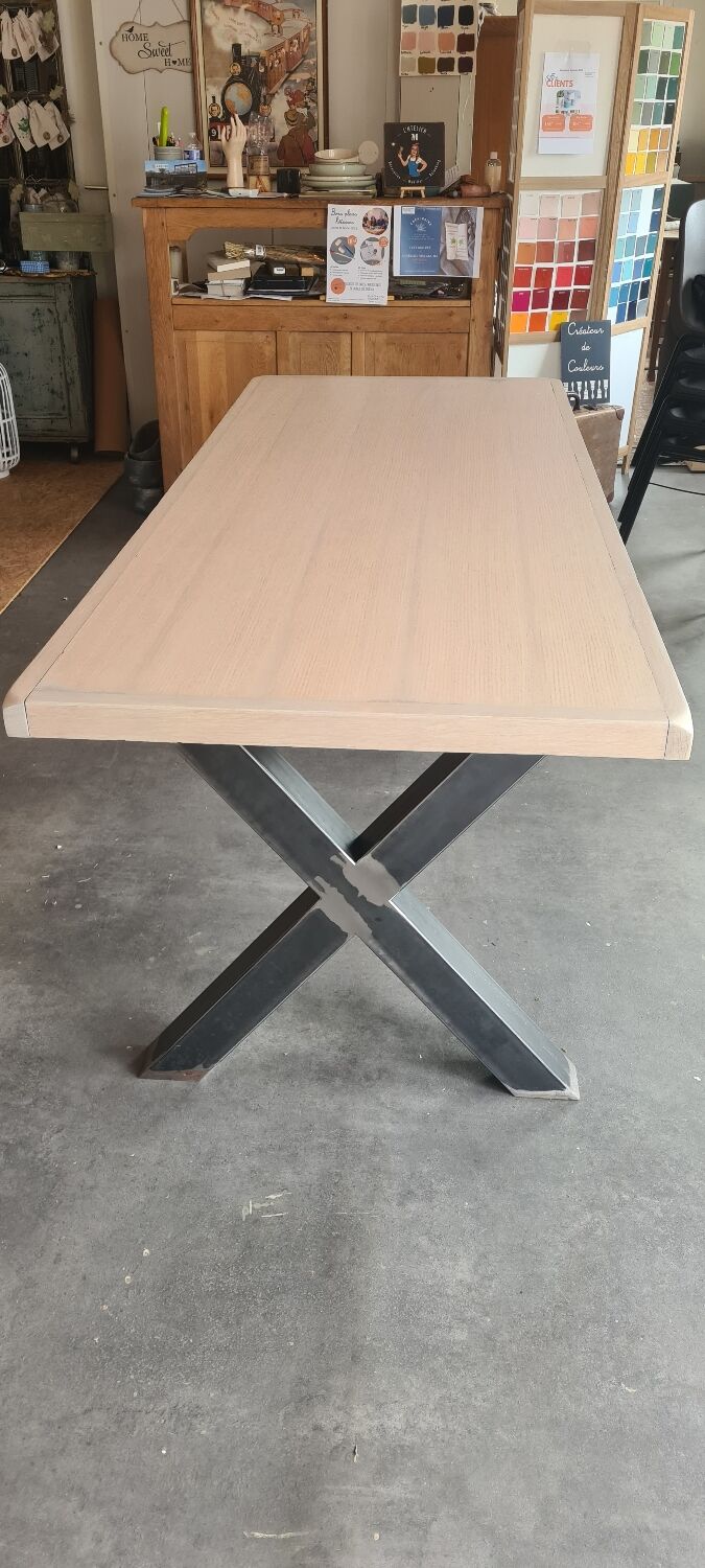 Dining table metal feet