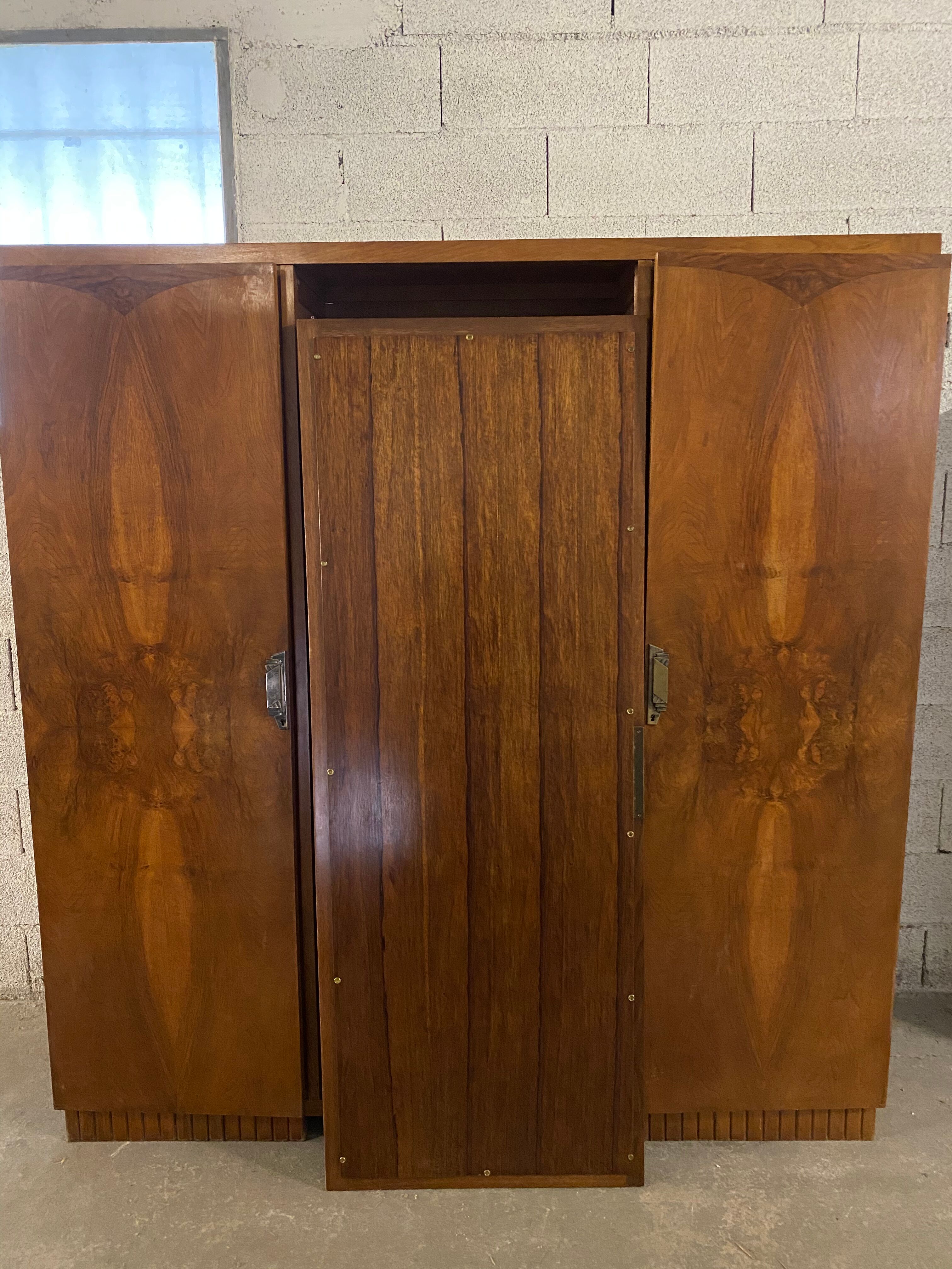 Art Deco 1930 walnut cabinet