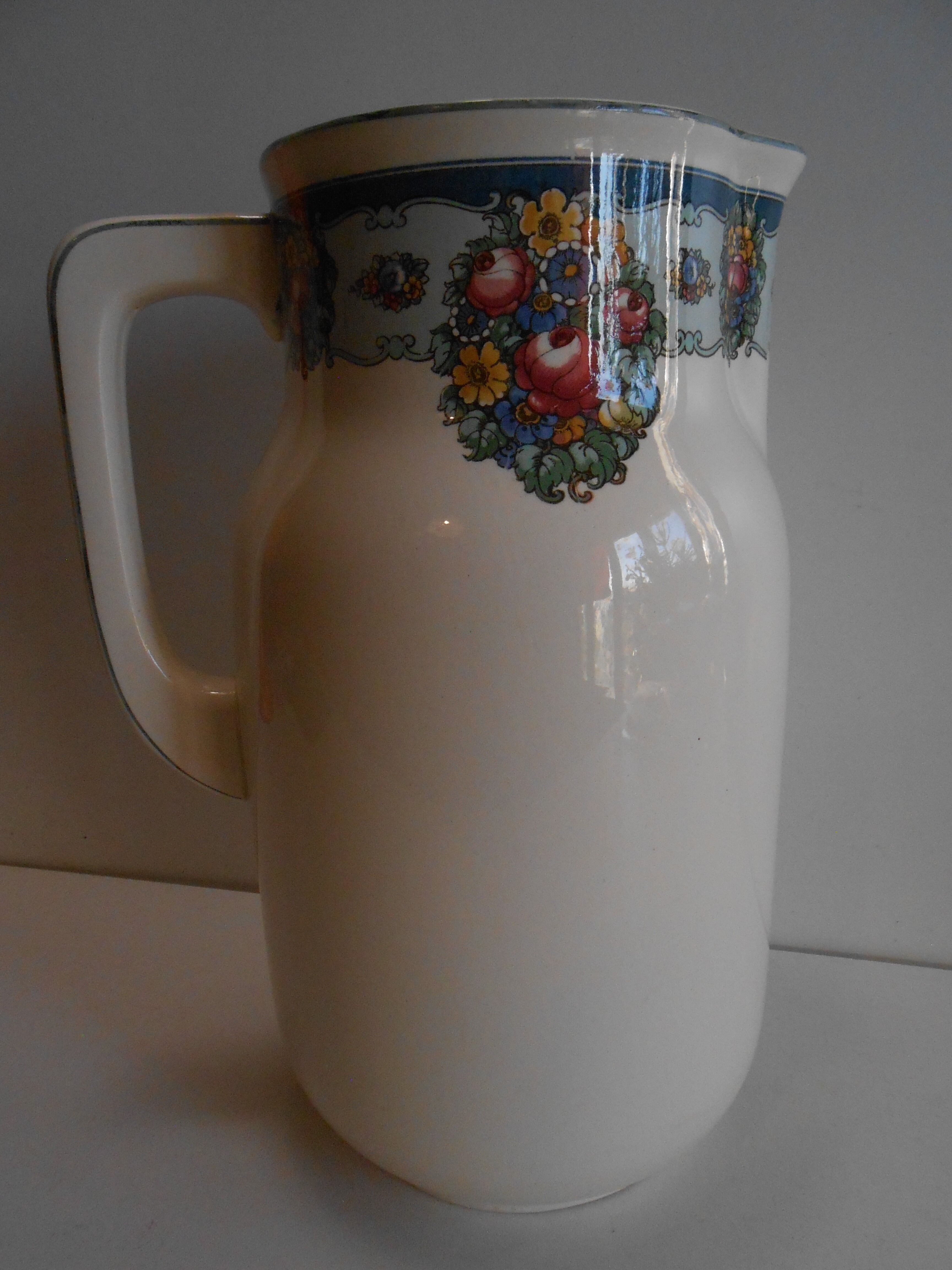 Villeroy & Boch Art Deco style broc, Drina