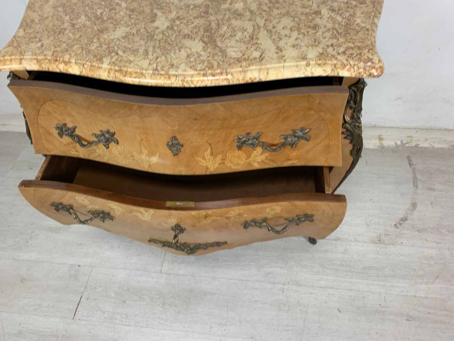 Commode de style louis XV