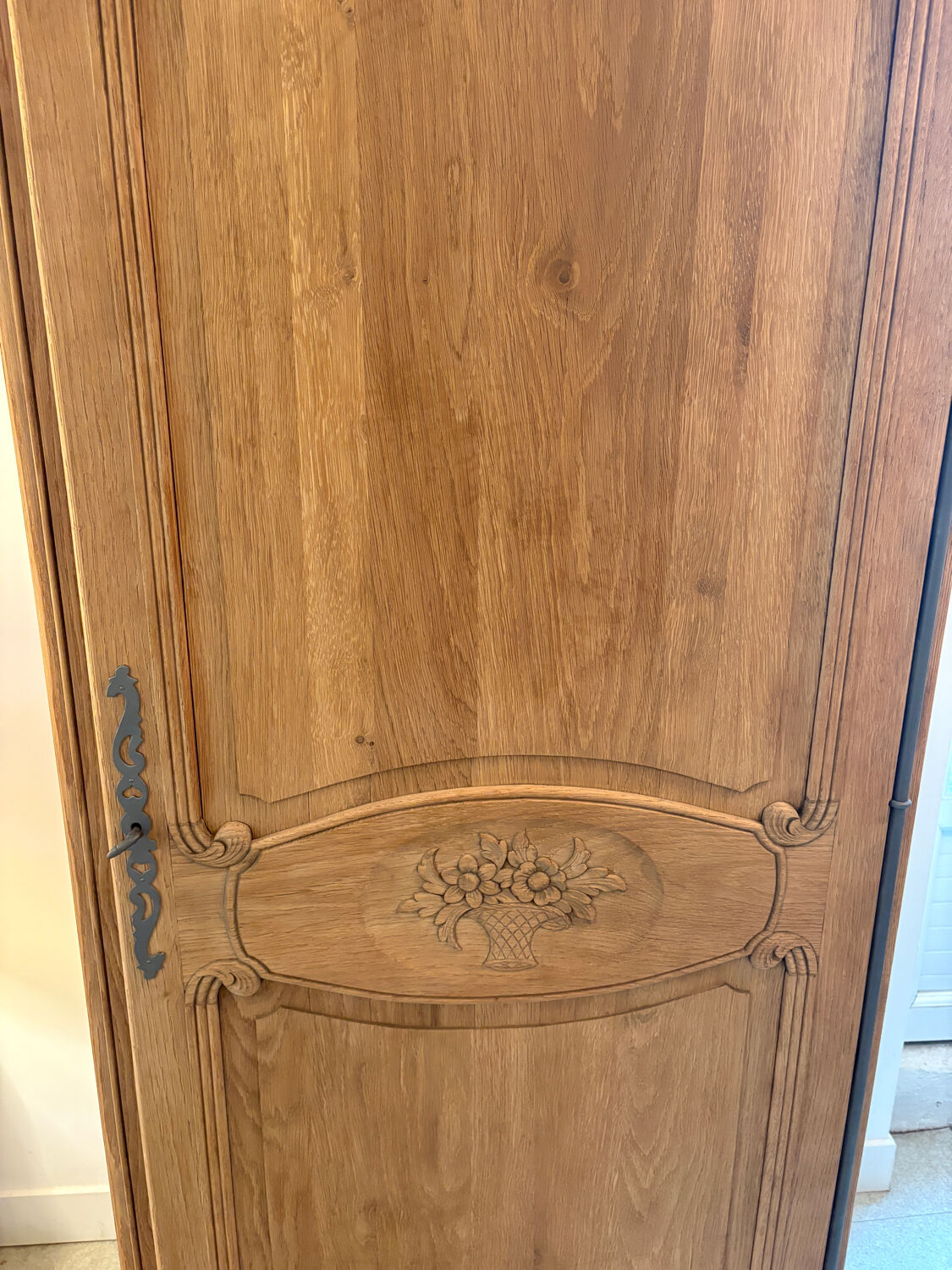 Oak bonnetière sandblasted