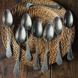 Un lot couverts métal fleuris cuillères à soupe + fourchette
