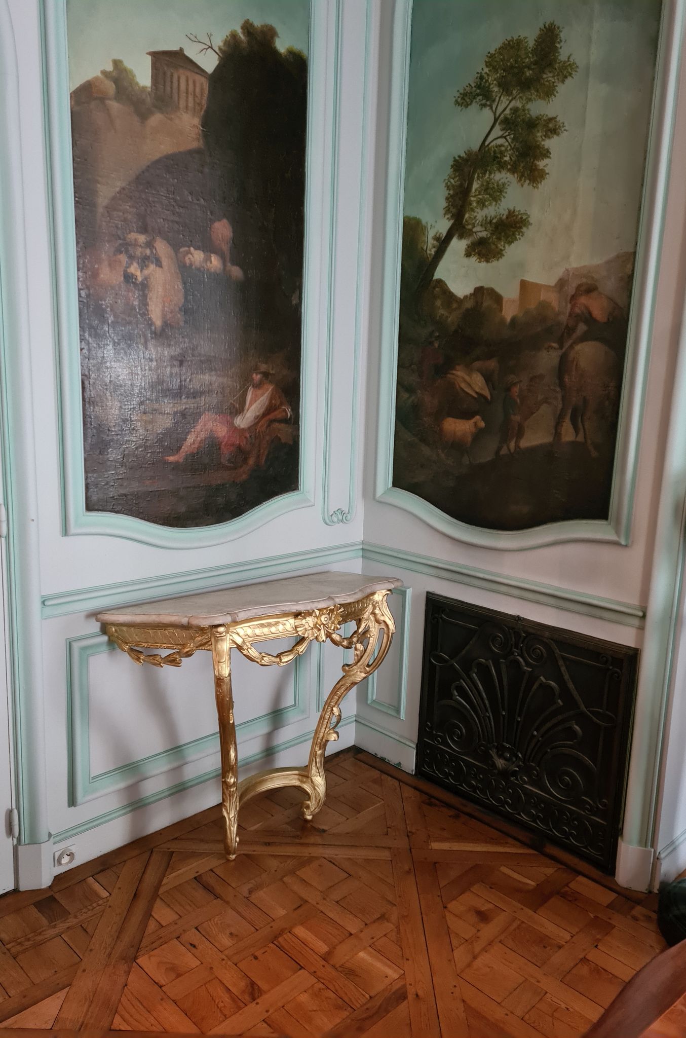 Console époque Louis XV vers 1760 en bois sculpté et redoré