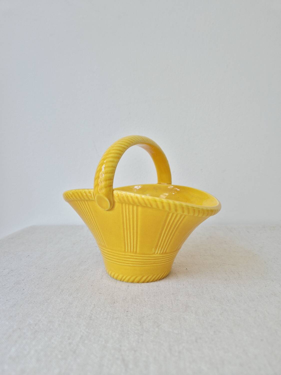 Small vintage ceramic basket with woven handle - Digoin & Sarreguemines