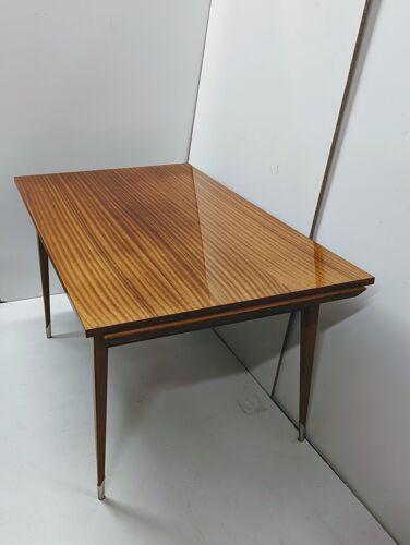 Table en bois vintage / pieds fuseaux