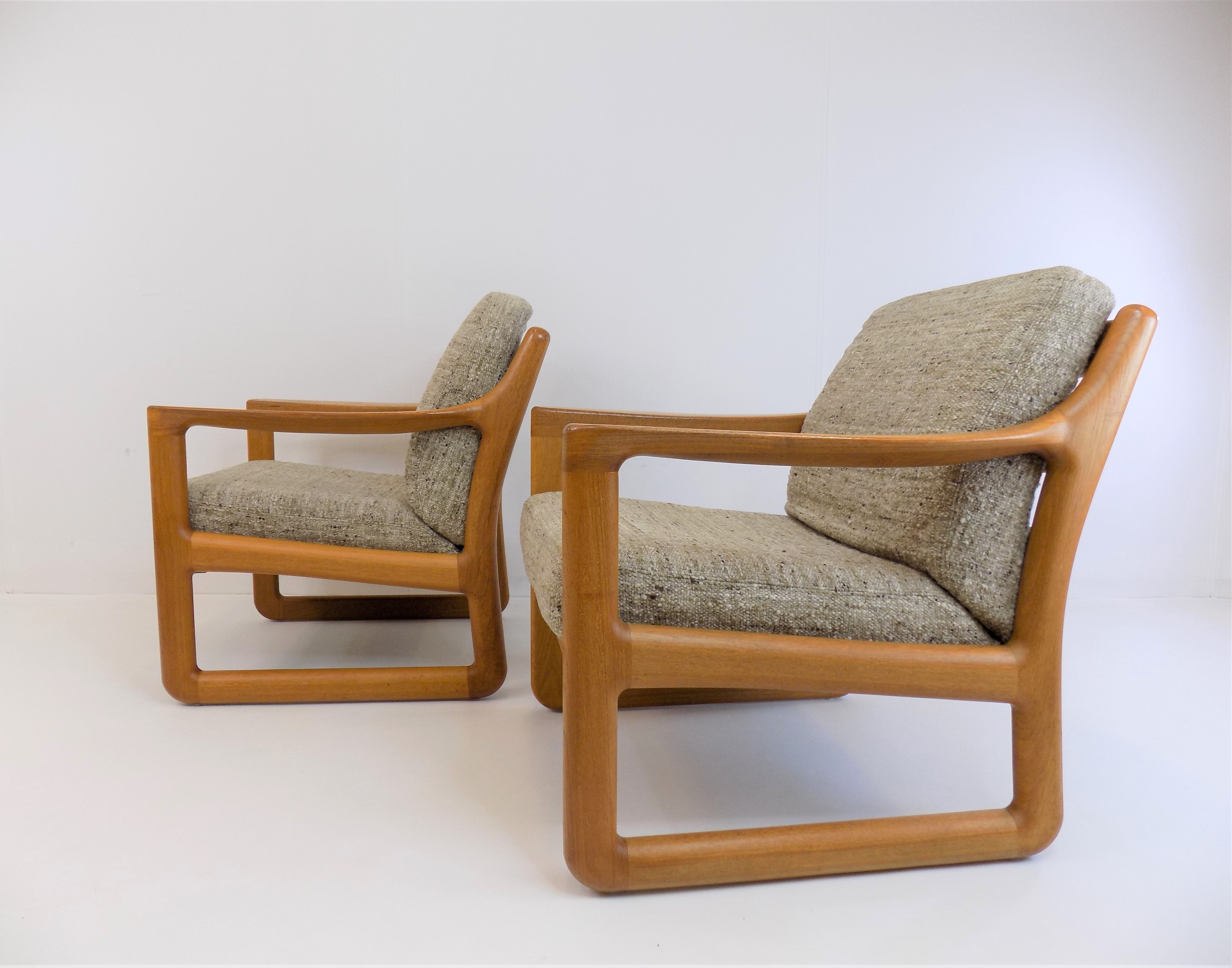 Paire de fauteuils par Johannes Andersen