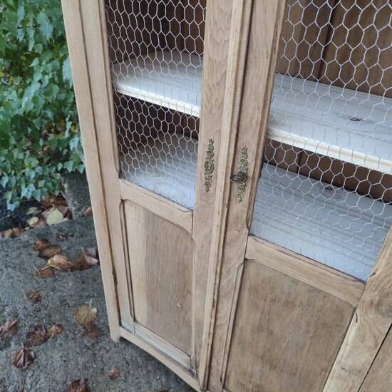 Small mesh cabinet, display case