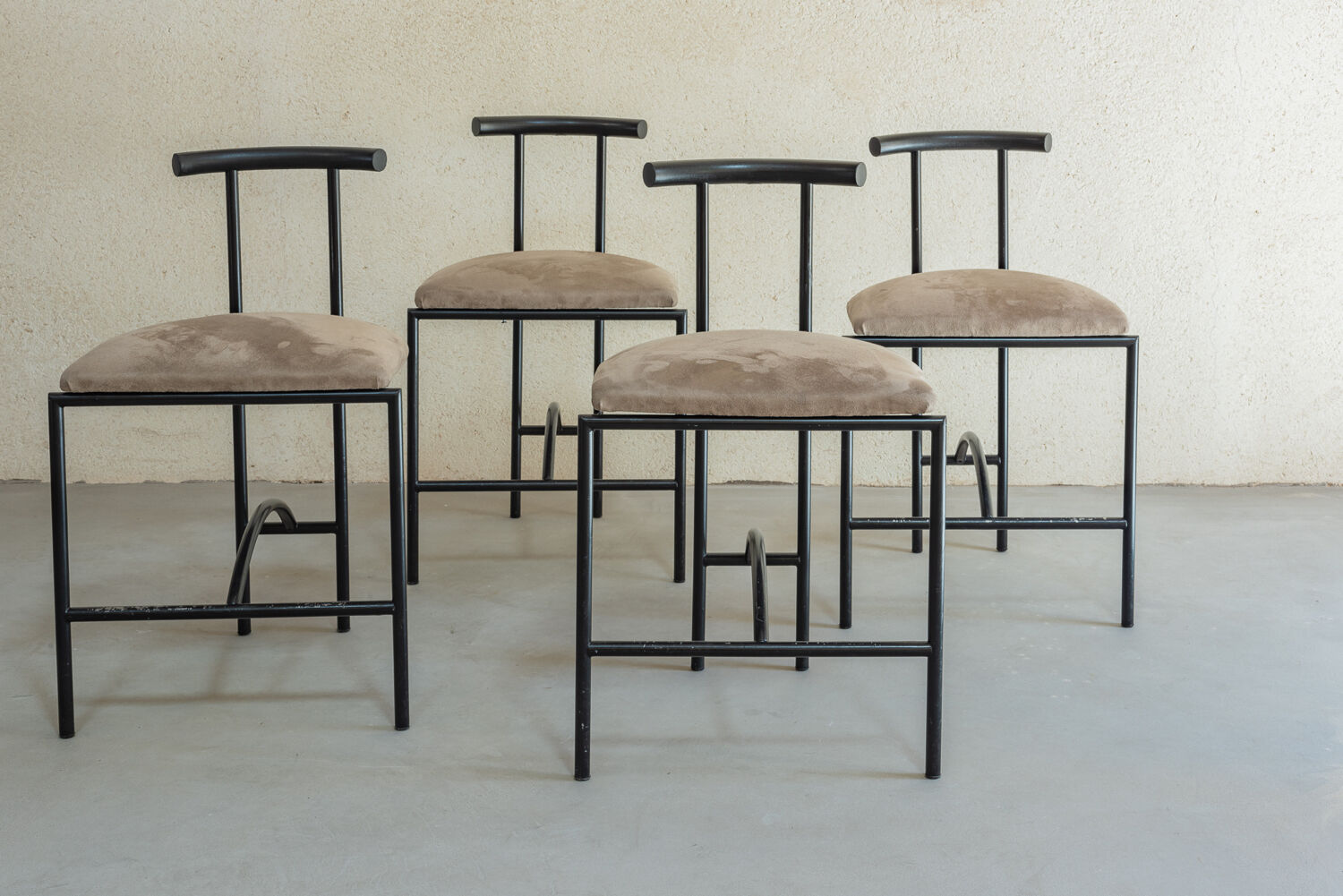 Rodney Kinsman, suite de quatre chaises modèle Tokyo