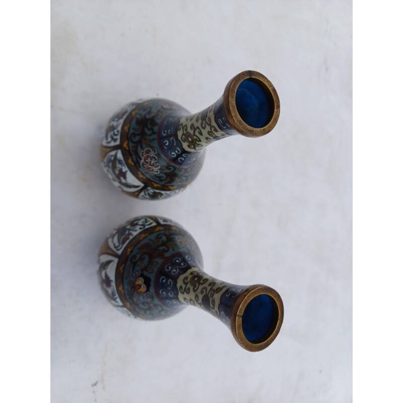 Paire de vases Chine en émaux cloisonnés
