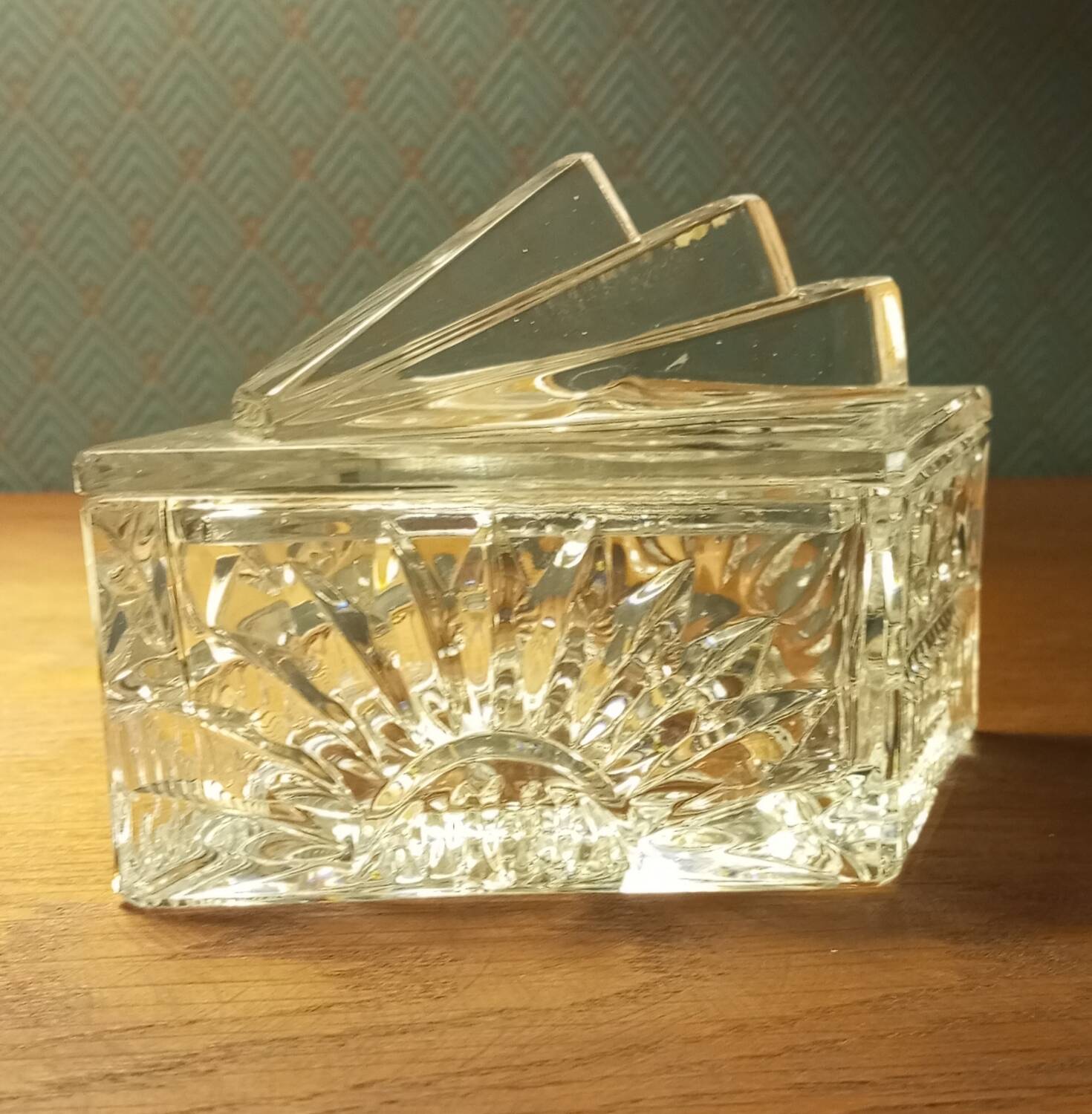 Crystal Bonbonnière