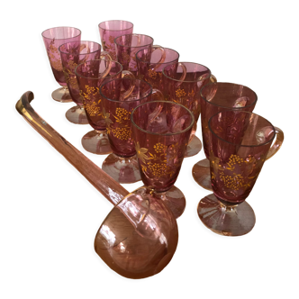 Service à cocktails ou vin chaud avec louche en verre rose et décors floraux peint à la main