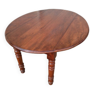 Extendable oval table