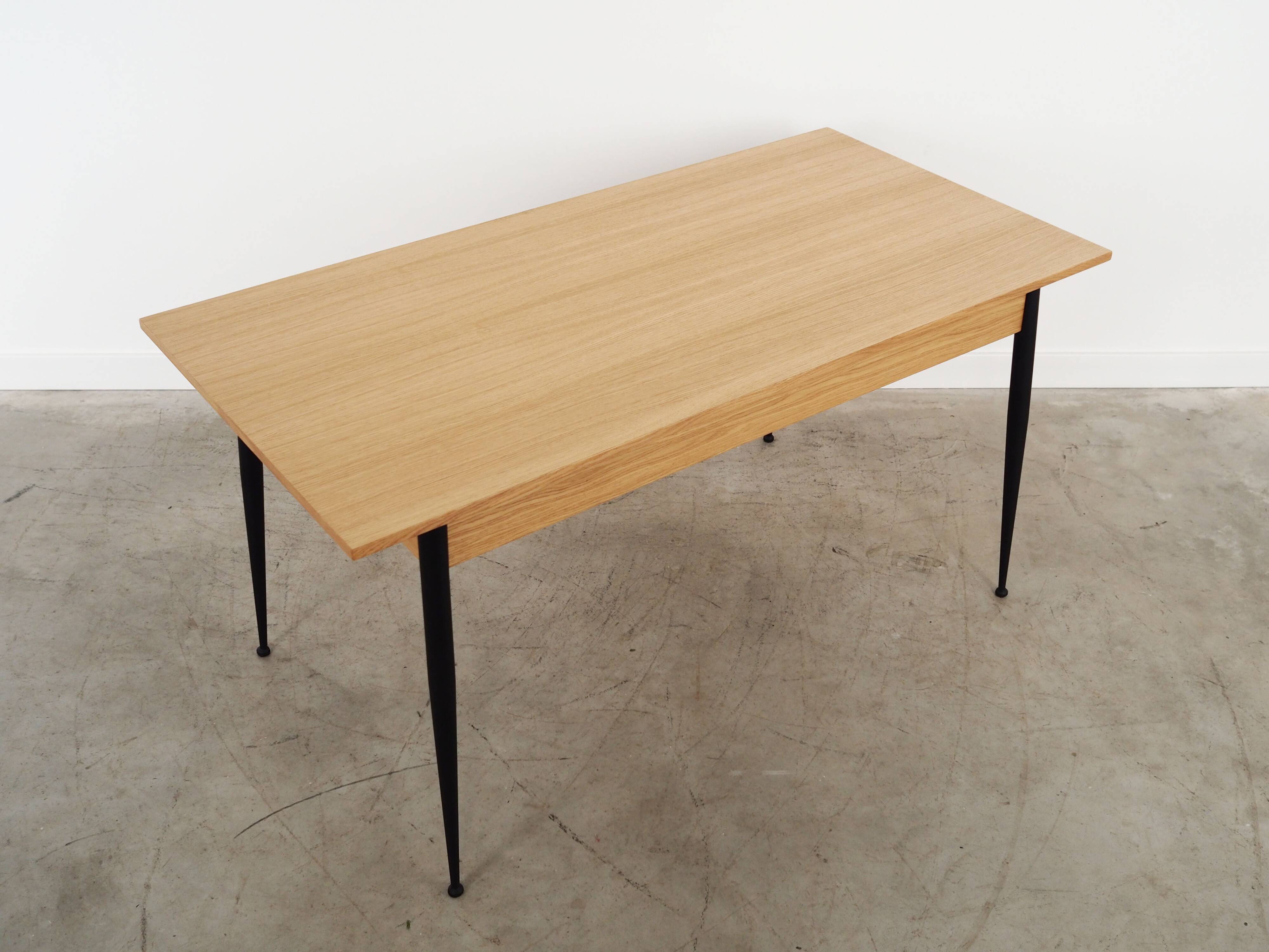 Oak table, Italian design, 1980s, manufacture: Italy