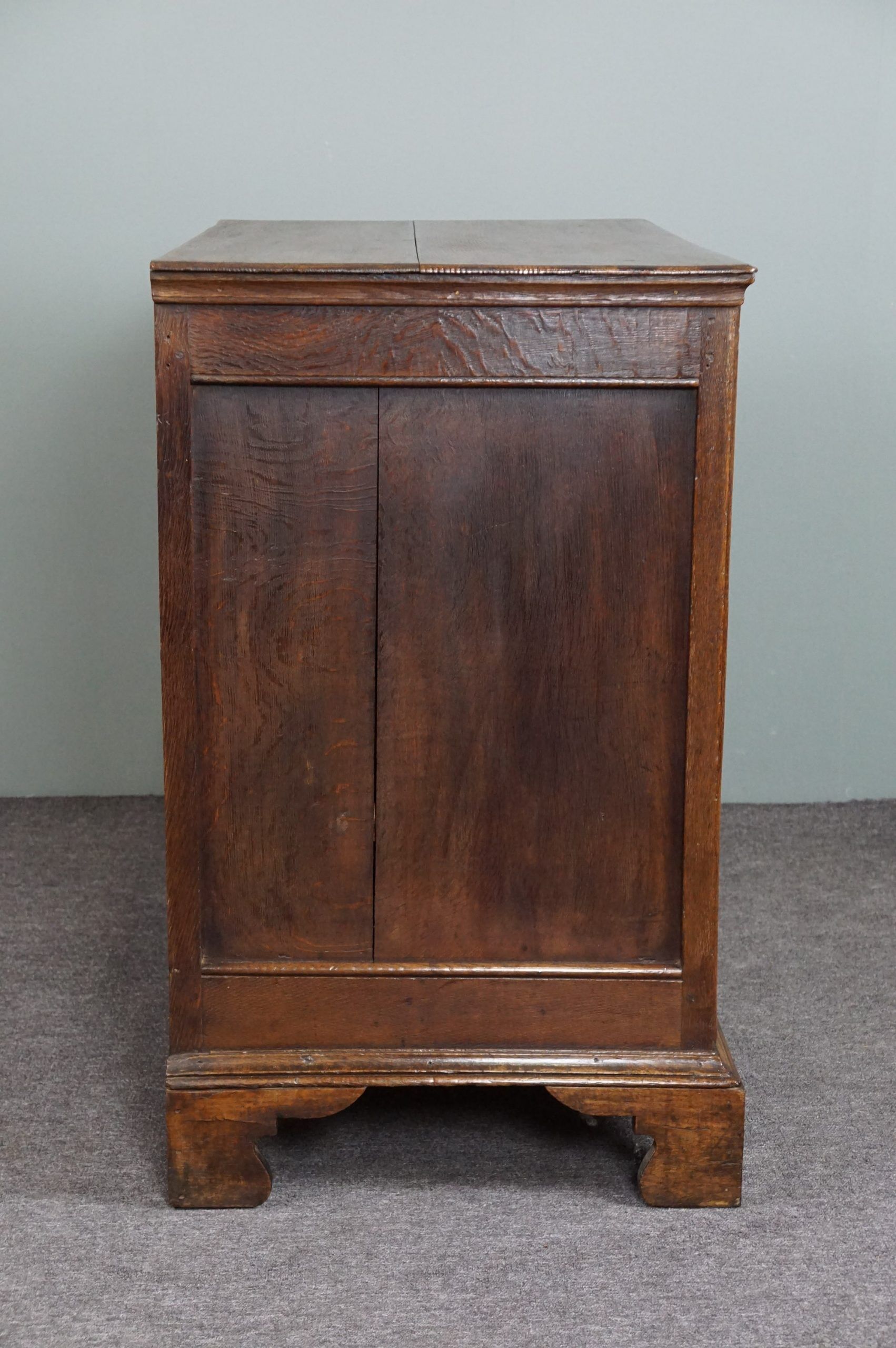 English oak chest of drawers late eighteenth century