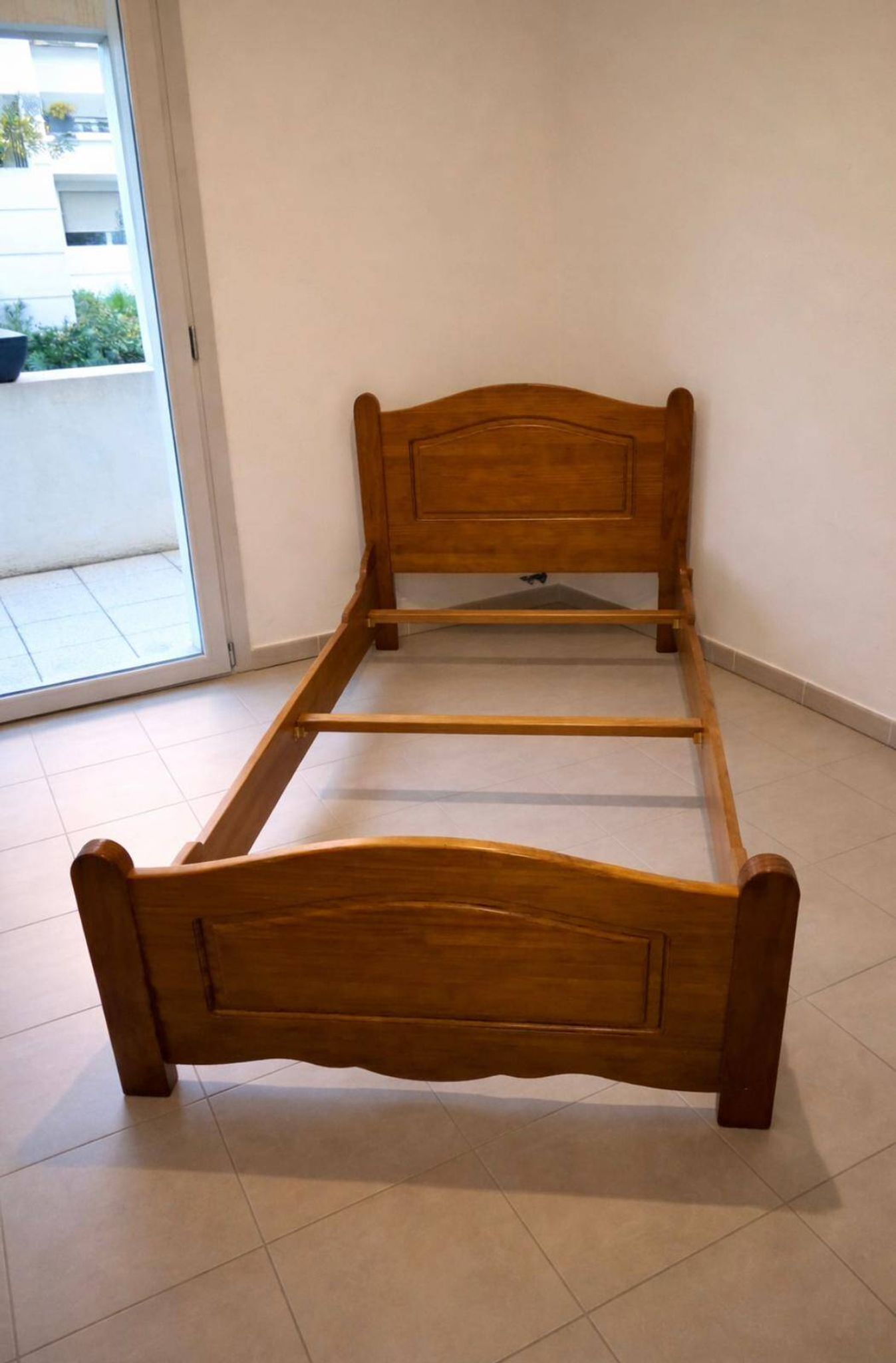 Wooden bed 90 x 190