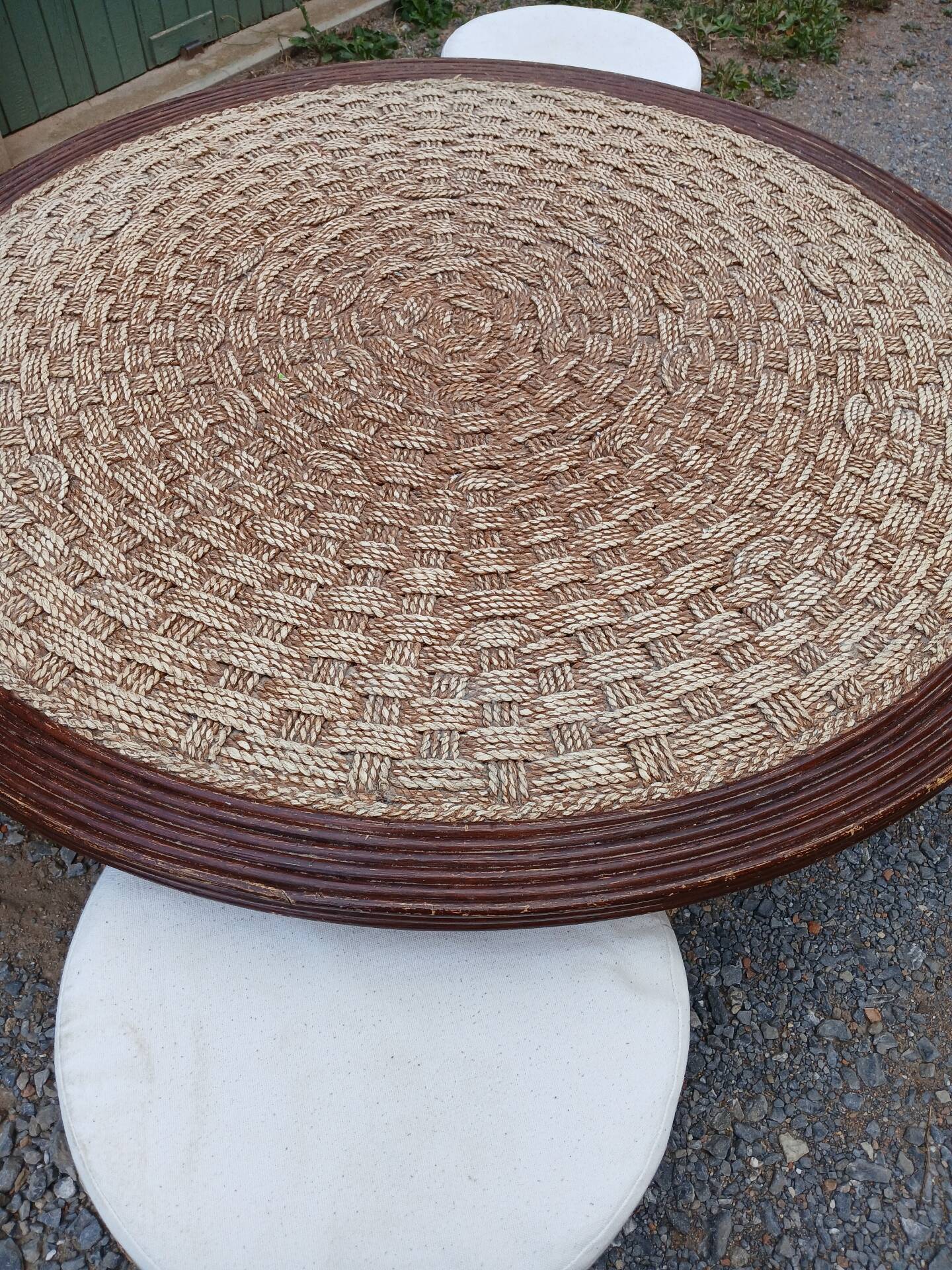 Vintage coffee table + 4 poufs