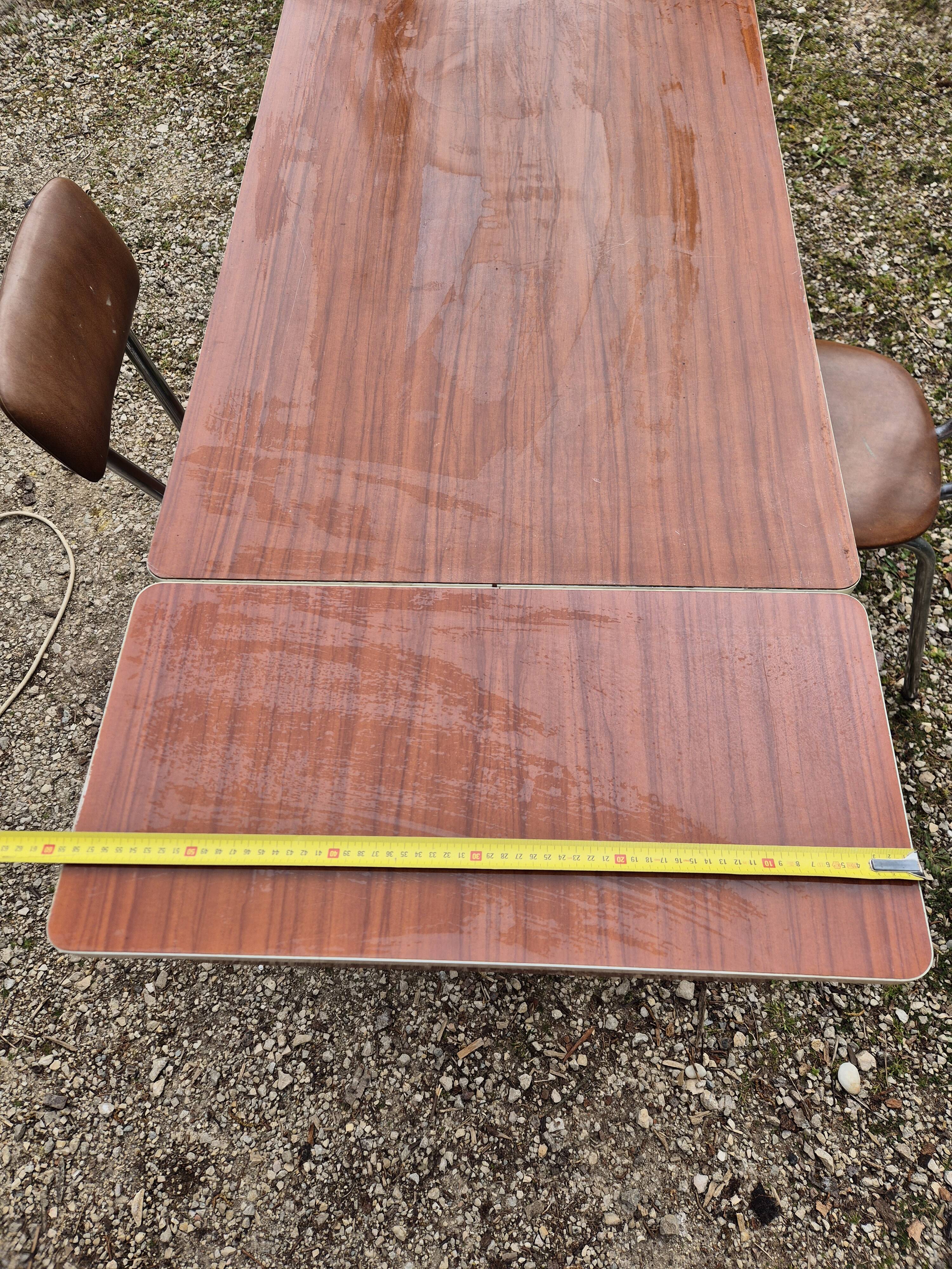 Table formica