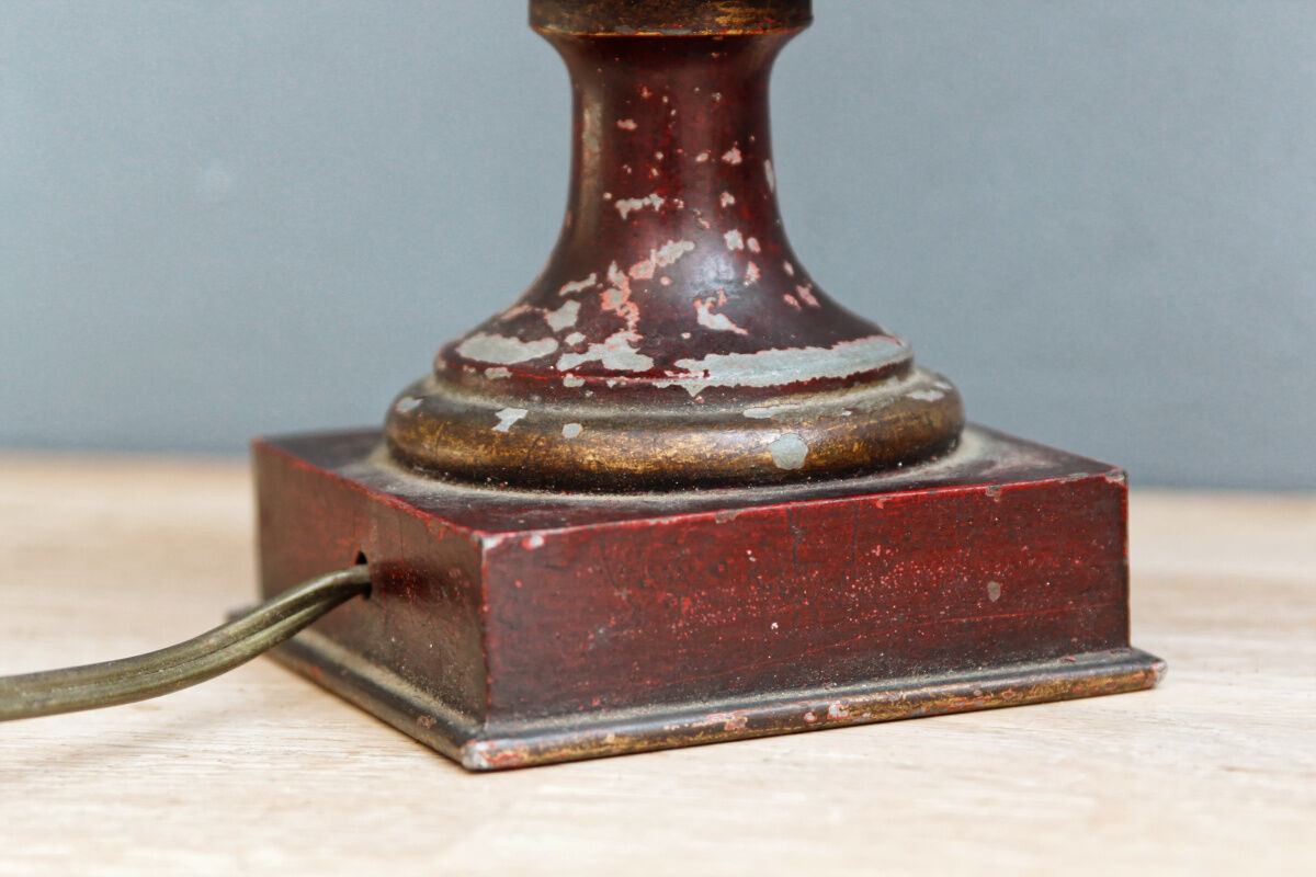 Pied de lampe en tôle peinte