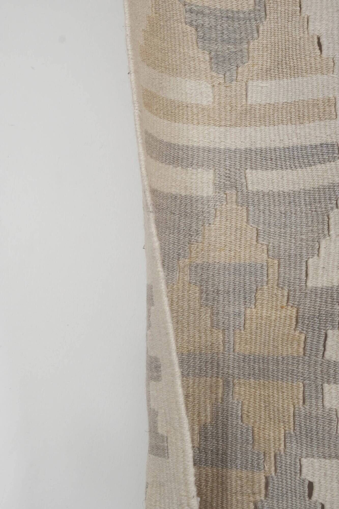 Vintage Turkish kilim, handwoven, 105x171 cm.