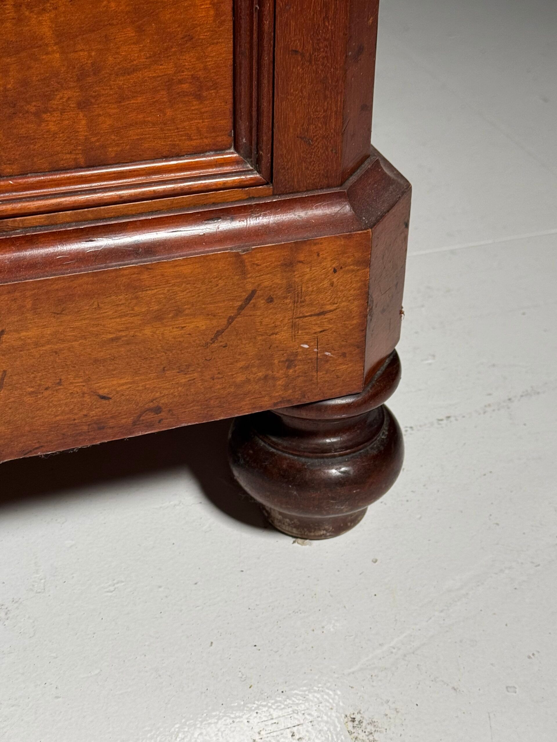 Mahogany chest of drawers 19th century