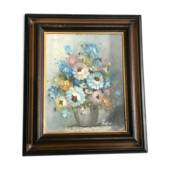 Table bouquet of flowers
