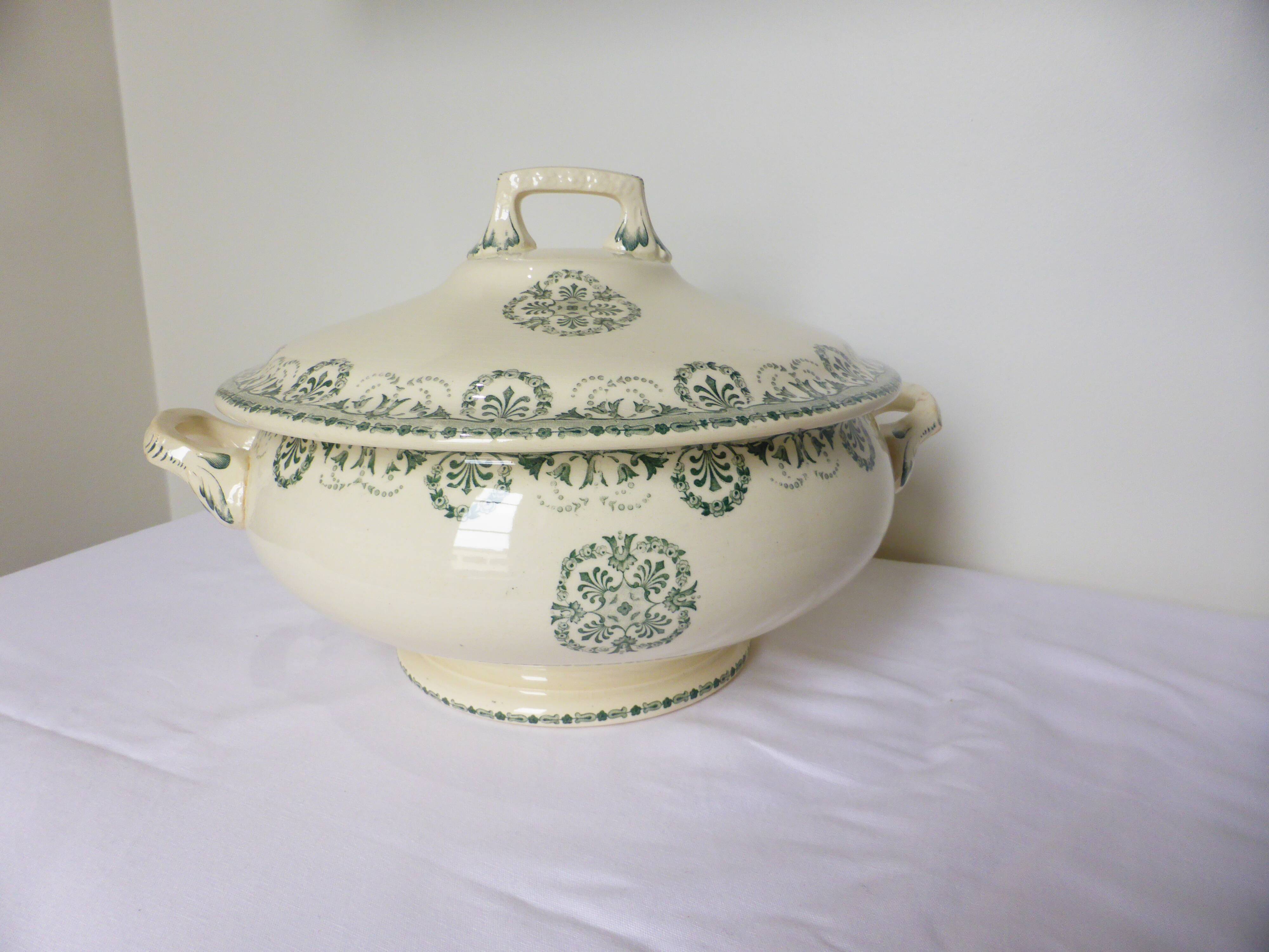 1 tureen in baker's iron clay model Iena 221039