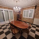 Oval table in lacquered cherry wood with 2 extensions and 6 matching chairs