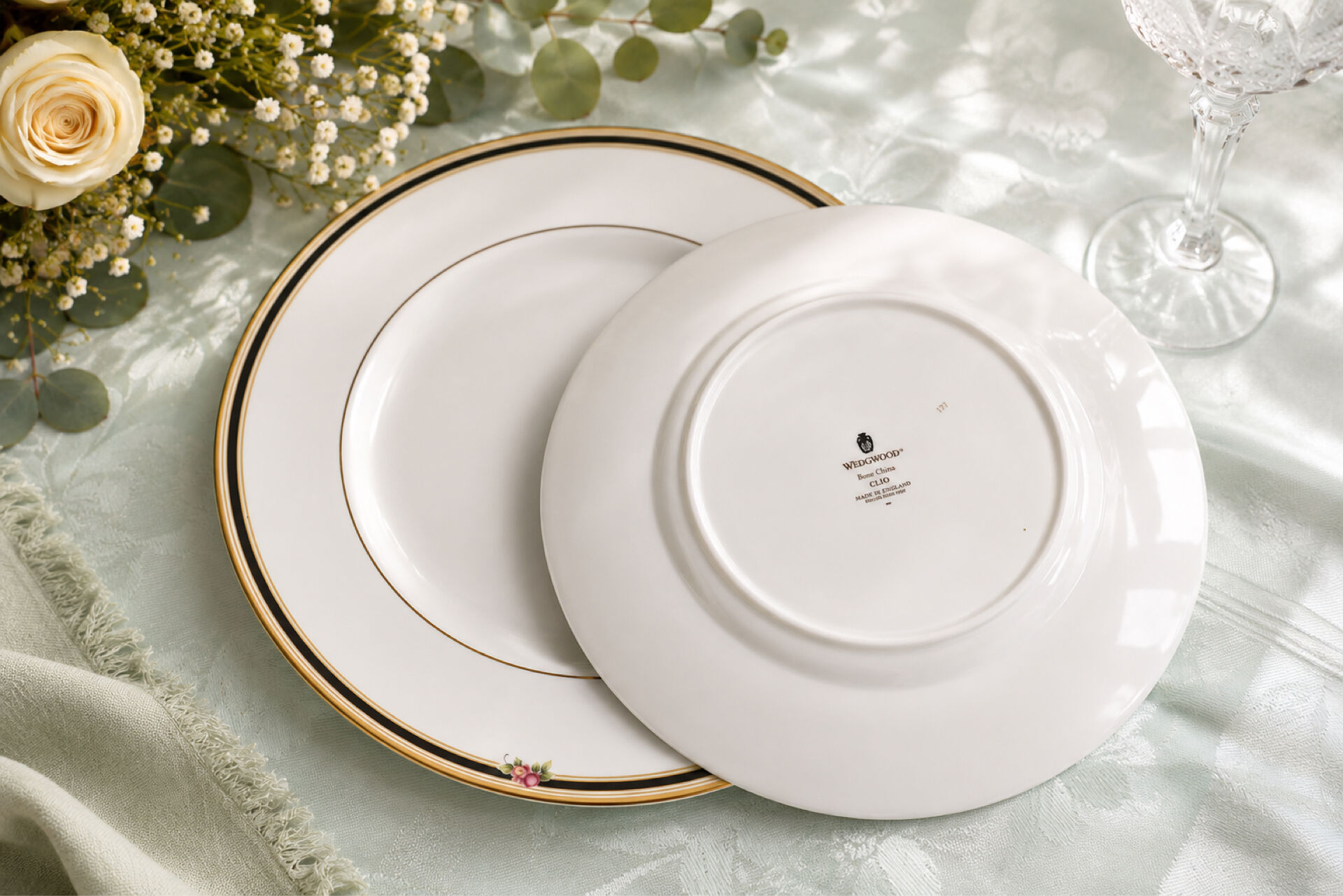 Wedgwood Clio – Set of 2 fine Bone China plates – Ang
