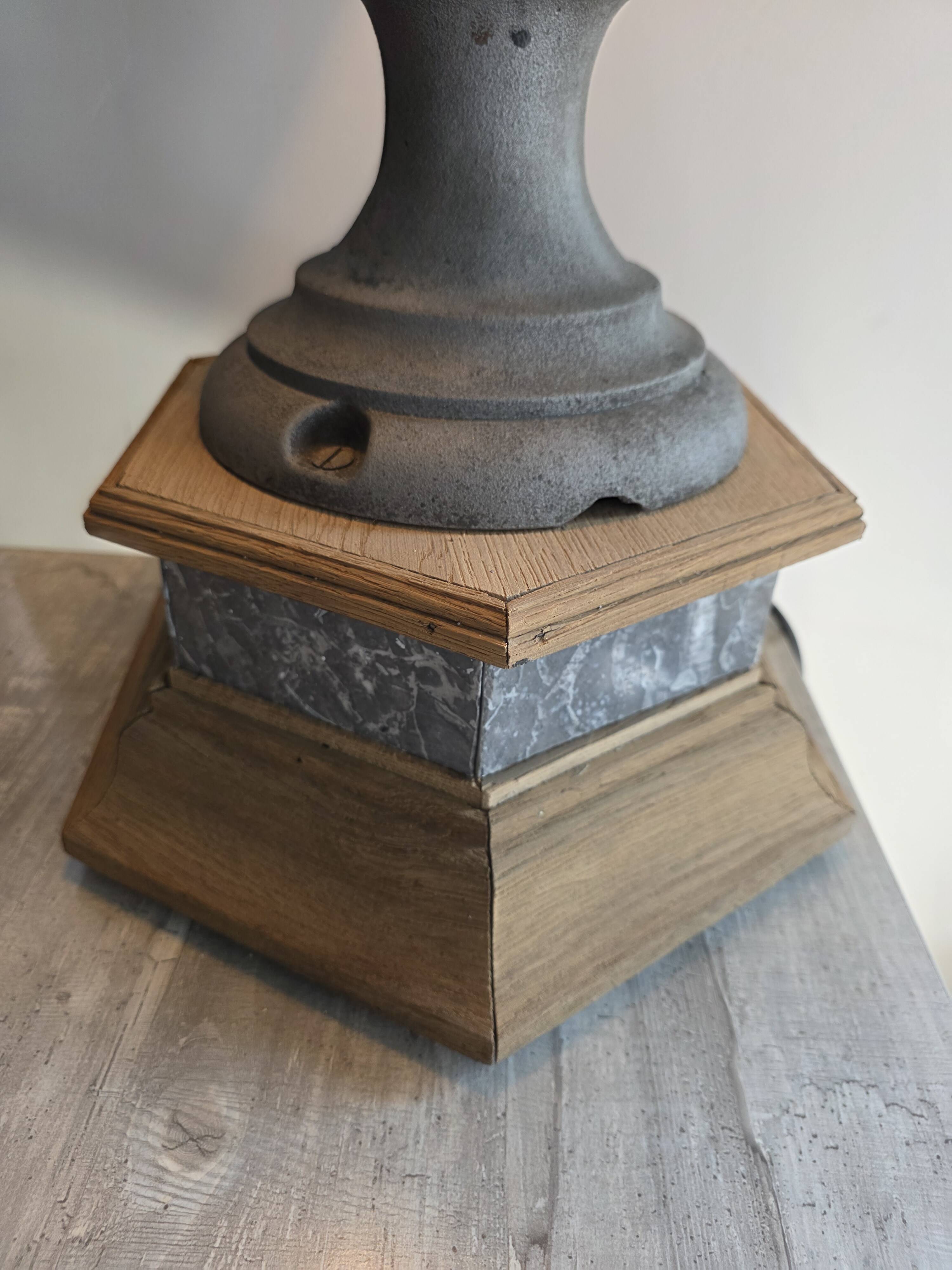 Monumental lamp with a dolphin in cast iron and lead scales - 110cm