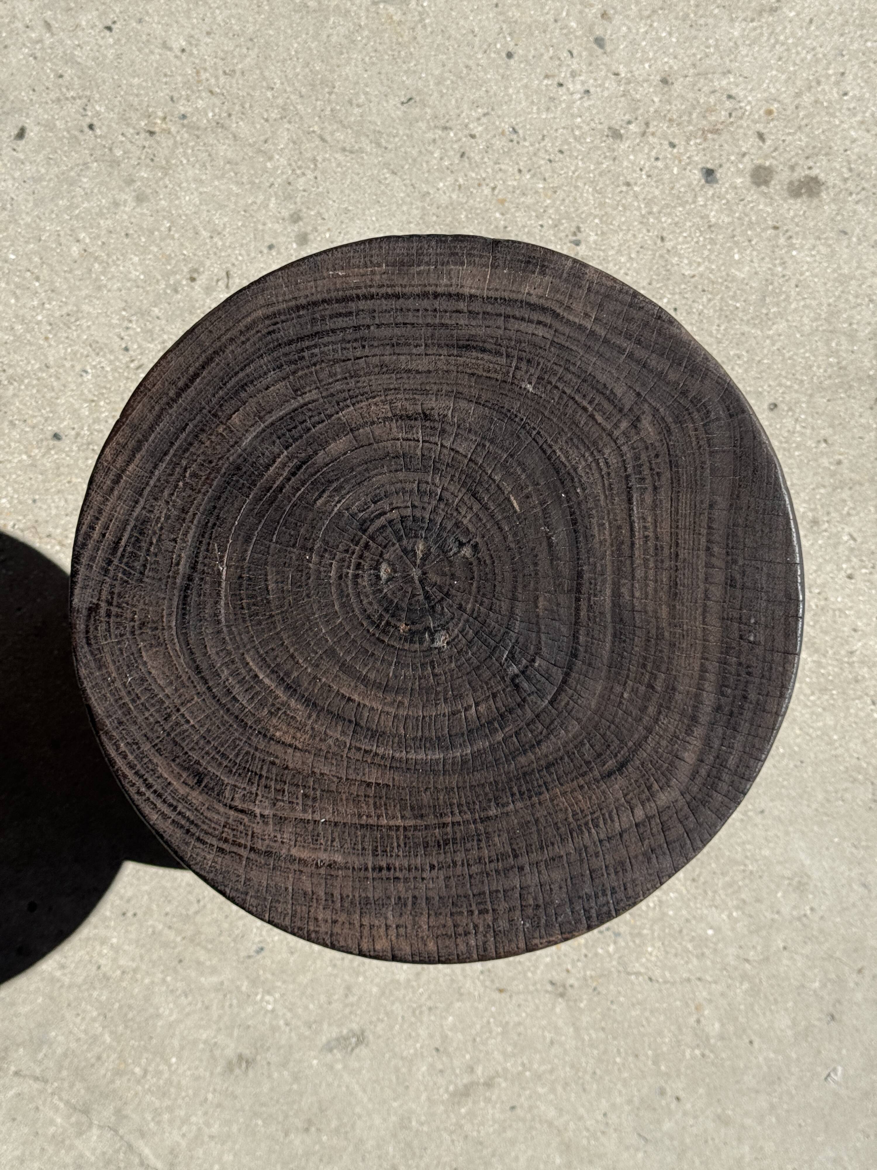 Sexy Neck - Solid wood (monoxyle) brown side table